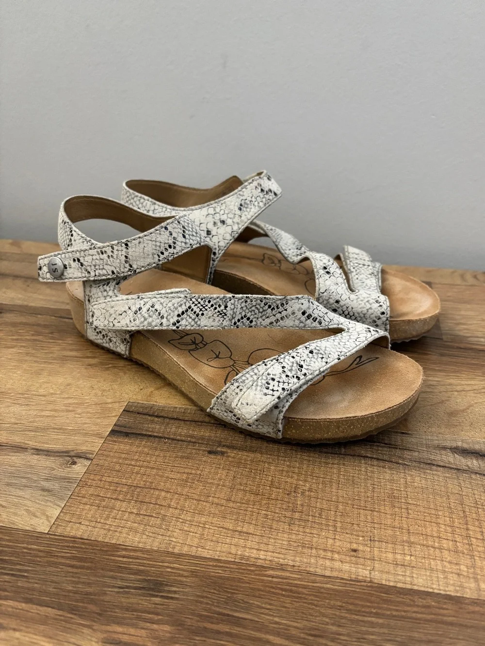 Josef Seibel Tonga 25 Ankle Strap Snakeskin Print Sandals - Picture 1 of 7